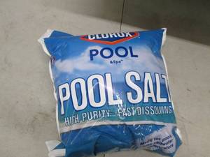 lot 338 image: 40lb bag of clorox pool and spa poo...