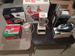 lot 104 image: Collection of Small Appliances