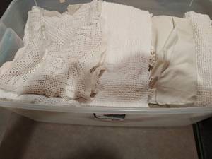 lot 118 image: Collection of Linens