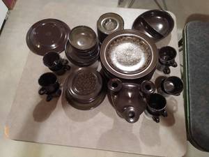 lot 122 image: Set of Franciscan Dishes