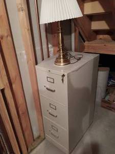 lot 128 image: 3 Drawer Metal Filing Cabinet