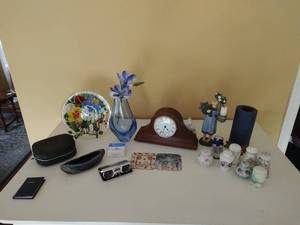 lot 174 image: Collection of Home Dcor