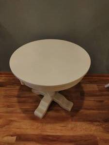 lot 46 image: Round End Table