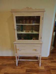 lot 50 image: Hutch Cabinet