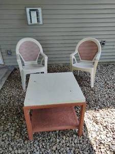 lot 68 image: Patio Set