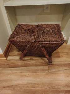 lot 77 image: Picnic Basket