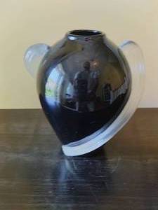 lot 33 image: Twos Company Handblown Glass Vase