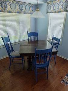 lot 38 image: Vintage Kitchen Table with Four Chairs