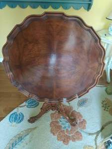 lot 1 image: Antique Pie Crust Style Tilt Top Occasional Table