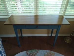 lot 4 image: Drop Leaf Sofa Table