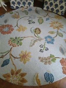 lot 9 image: Round Floral Area Rug