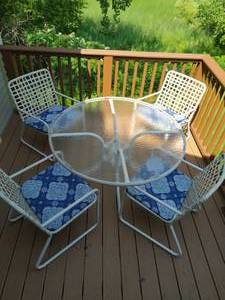 lot 11 image: Patio Table with Four Chairs