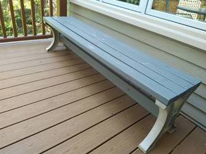 lot 12 image: Outdoor Bench