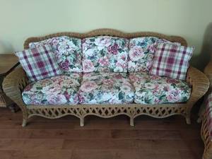 lot 13 image: Lane Wicker Sofa
