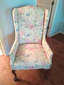 lot 28 image: Upholstered Accent Chair
