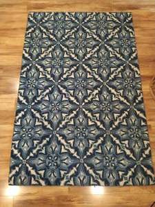 lot 53 image: Blue and White L.L. Bean Area Rug