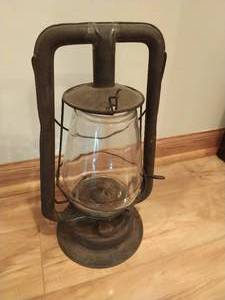 lot 84 image: Old Lantern