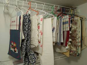 lot 90 image: Collection of Linens