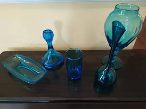 lot 91 image: Collection of Blue Glassware