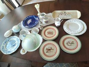 lot 169 image: Collection of Dinnerware