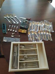 lot 170 image: Collection of Silverware
