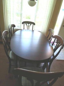 lot 171 image: Dining Room Table and Chairs