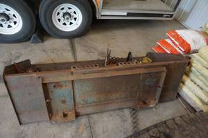 lot 11 image: Universal Mount Bobcat Skid Loader Skid Steer 66 Standard Excavation Bucket
