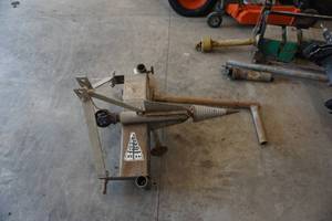 lot 8 image: Bark Buster 3 Point Mount PTO Drive Log Splitter