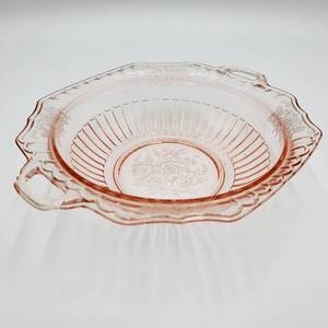 lot 39 image: 10 Antique 1930s Mayfair Pink Anchor Hocking Handled Round Vegetable Bowl