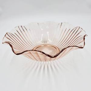 lot 40 image: Antique 1930s Imperial Pink Depression Glass Pillar Flute Bowl