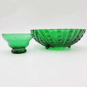 lot 44 image: Vintage Anchor Hocking Forrest Green Anchor Hocking BerwickBoopie Berry Bowl & Emerald Green Blown Glass Bowl