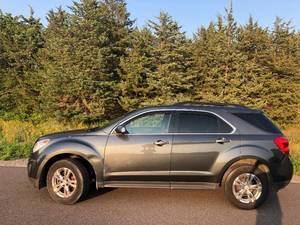 lot 1 image: 2010 Chevrolet Equinox