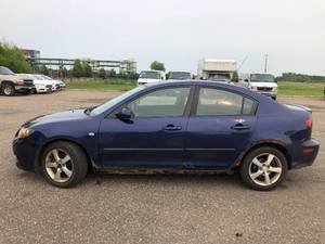 lot 9 image: 2004 Mazda Mazda3i - Manual