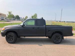 lot 2 image: 2001 Toyota Tundra SR5 - 4x4 V8