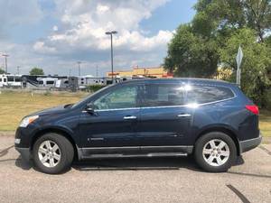 lot 4 image: 2009 Chevrolet Traverse LT - 95,345 miles - 2 OWNER