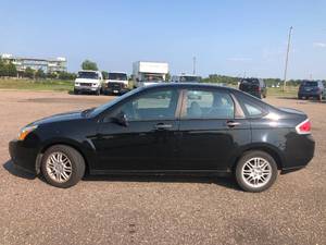 lot 5 image: 2010 Ford Focus SE - 1 OWNER -