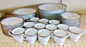 GORGEOUS HIGH QUALITY NORITAKE ONTARIO 12 - 5 PIECE PLACE SETTINGS - LIKE NEW CONDITION ABSOLUTELY NO CHIPS OR CRACKS 60 PIECES TO THIS SPECTACULAR SET