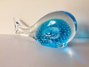 Brilliant&nbspFM Konstglas Ronneby Sweden Art Glass Controlled Bubble Blue 9 Whale&nbsp Artist signed F M Ronneby - Great Condition - Chips