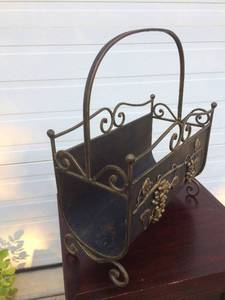 Designer Grapes &amp Vines Brass Bronze Tone Metal Log or Wine Bottle Holder - Great Condition