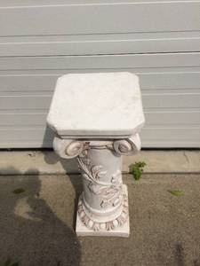 Antique Looking Cement Plaster Corinthian Column With Crawling Vine Plant Or Statue Pedestal - Good Condition - Chipping On Base