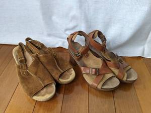 lot 207 image: Two Pair Womens Leather Sandals Size 7