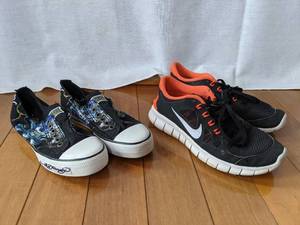 lot 212 image: Roar Ed Hardy Tiger Classic Converse Womens size 5 and Nike Size 6