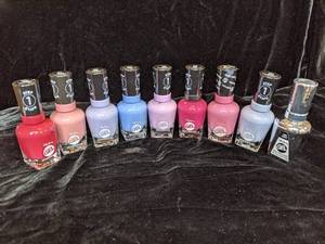 lot 219 image: Lighten Up Already 8 Bottles Pastel Sally Hansen Miracle Gel Polish with bottle of top coat