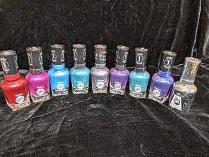 lot 220 image: 8 Bottles Shimmering Pearl Sally Hansen Miracle Gel Polish plus one top coat
