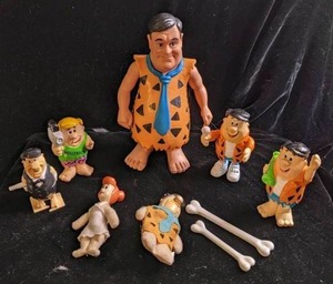 lot 230 image: The Flintstones Talking Yabba-Dabba-Doo Fred 8 Action Figure 1993 Mattel & Other Flintstones Toys