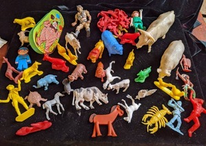 lot 233 image: Fantastic Lot of Small Vintage Toys Pokey, Hanging Monkeys, Spiderman Cards, Plastic Animals, & More