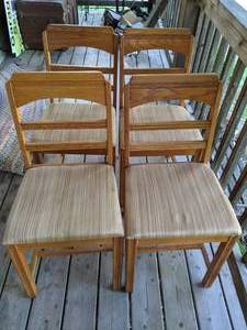 lot 368 image: Set of (4) Vintage Chairs
