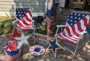 lot 373 image: Fourth of July Dcor Lot