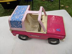 lot 244 image: Vintage Tonka Barbie Jeep