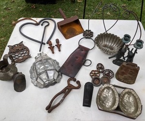 lot 245 image: Mixed Lot of Vintage Cast Iron & Other Metal Items